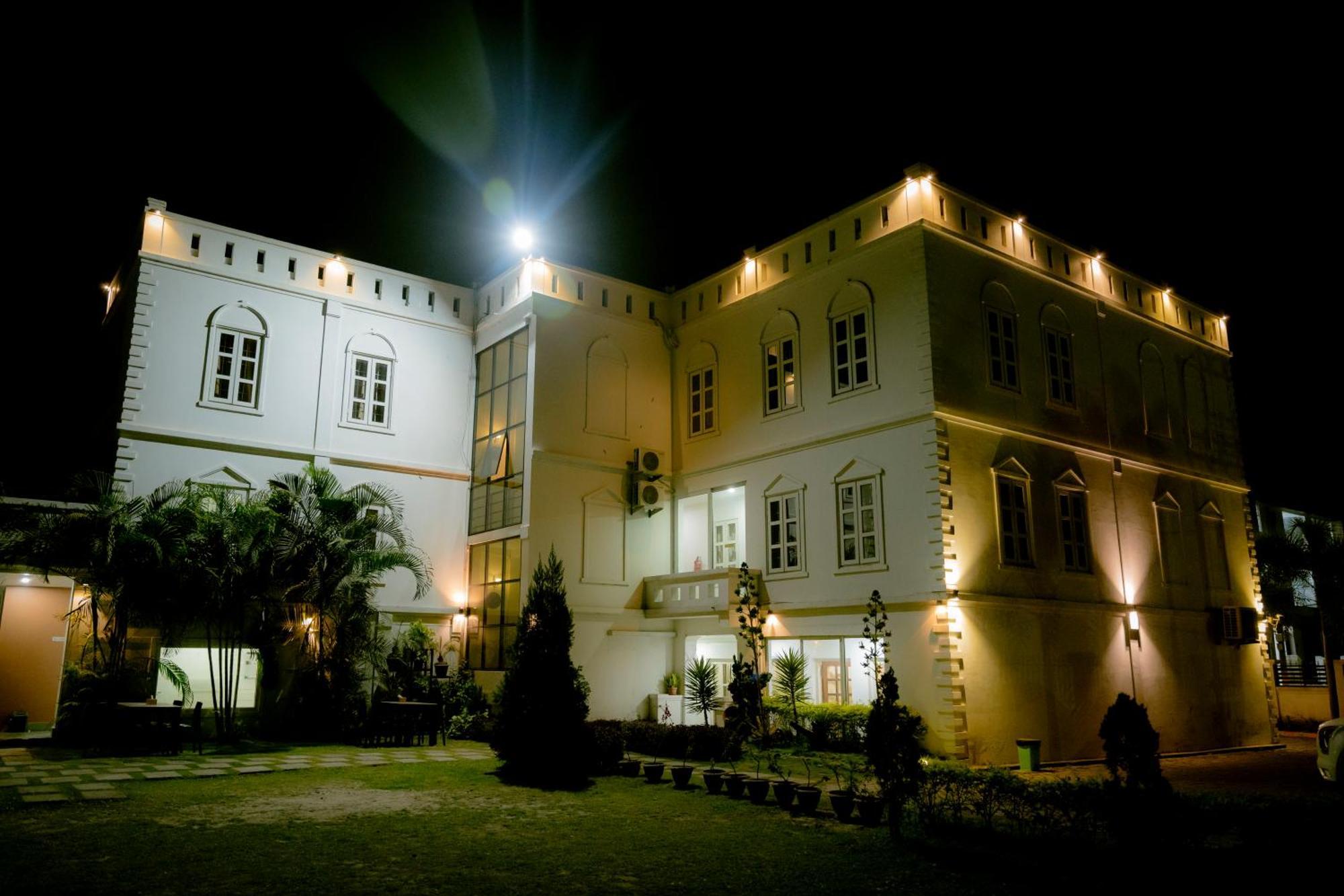 Hotel Maden Inn Itahari Екстер'єр фото